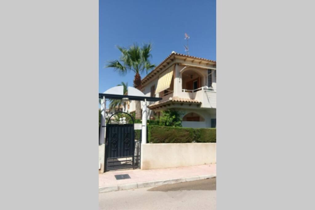 Ferienwohnung La Casa De La Palmera Torrevieja Exterior foto